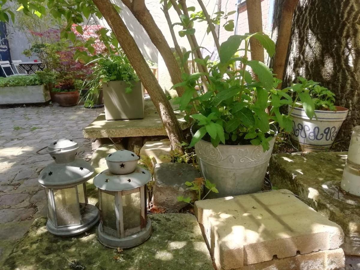 Вилла Atelier D'Artiste - Loft With Garden Center Of Париж Экстерьер фото